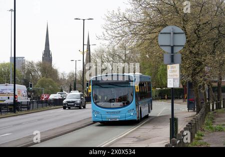 National Express Coventry Nr. 20B Busservice in Foleshill Road, Coventry, West Midlands, England, Großbritannien Stockfoto