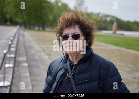 14. April 2024, Brandenburg, Fürstenberg/Havel: Die Überlebende Emmie Arbel nimmt an der zentralen Gedenkfeier zum 79. Jahrestag der Befreiung des Frauenlager Ravensbrück Teil. Foto: Jörg Carstensen/dpa Stockfoto