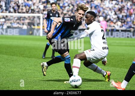 Michal Skoras und Mandela Keita aus Antwerpen wurden während eines Fußballspiels zwischen Club Brugge KV und Royal Antwerp FC am Sonntag, den 14. April 2024 in Brügge, am 3. Tag (von 10) der Play-offs der Champions der ersten Liga der „Jupiler Pro League“ 2023-2024 in Belgien in Aktion dargestellt. BELGA FOTO TOM GOYVAERTS Stockfoto