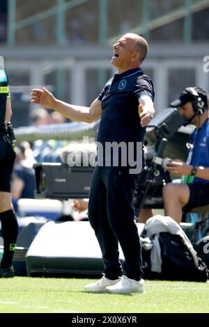 Napoli&#x2019;s Cheftrainer Francesco Calzone während des Fußballspiels der Serie A zwischen Napoli und Frosinone im Diego Armando Maradona Stadium in Neapel, Nordwesten Italiens - Samstag, den 14. April 2024. Sport - Fußball . (Foto: Alessandro Garofalo/Lapresse) Stockfoto