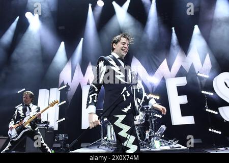 The Hives Performing at Eventim Apollo LONDON, ENGLAND – 13. APRIL: Pelle Almqvist of the Hives Performing at Eventim Apollo am 13. April 2024 in London, England. CAP/MAR MAR/Großbritannien UK Copyright: XMartinxHarris/CapitalxPicturesx Stockfoto