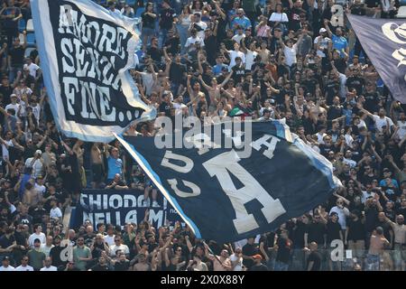 Neapel, Italien. April 2024. Naploli Fans beim Fußball-Spiel der Serie A zwischen Napoli und Frosinone im Diego Armando Maradona Stadium in Neapel, Nordwesten Italiens - Samstag, den 14. April 2024. Sport - Fußball . (Foto: Alessandro Garofalo/Lapresse) Credit: LaPresse/Alamy Live News Stockfoto