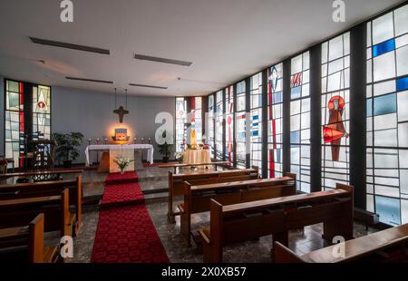 Krefeld, Kunst im öffentlichen Raum: Franziskuskloster, Johannes Richstätter: Fenster in der Kapelle, 1959, Objekt-Nummer 475 Stockfoto