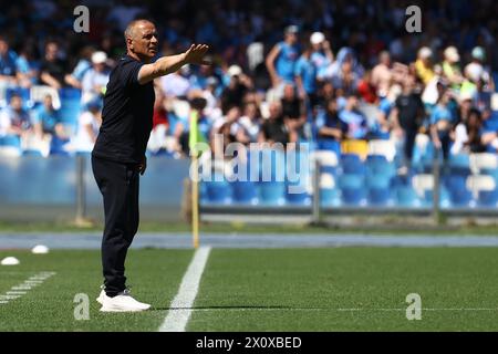 Napoli&#x2019;s Cheftrainer Francesco Calzone während des Fußballspiels der Serie A zwischen Napoli und Frosinone im Diego Armando Maradona Stadium in Neapel, Nordwesten Italiens - Samstag, den 14. April 2024. Sport - Fußball . (Foto: Alessandro Garofalo/Lapresse) Stockfoto