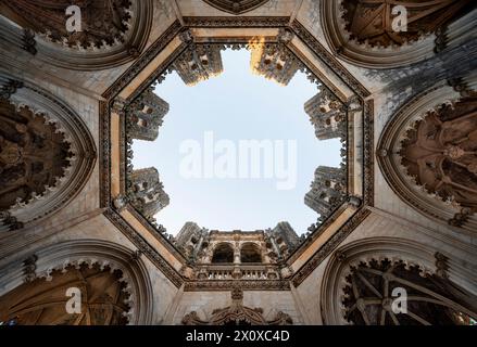 Batalha, Mosteiro da Batalha, Kloster, unvollendete Kapellen, Blick nach oben in das Oktogon Stockfoto