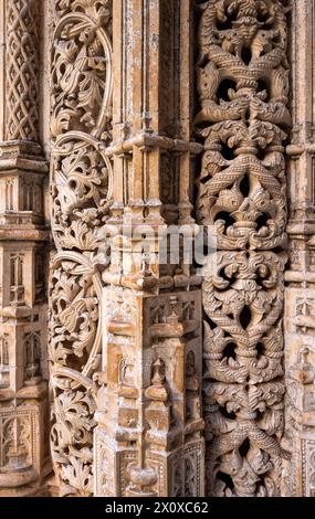 Batalha, Mosteiro da Batalha, Kloster, unvollendete Kapellen, Verzierung an den Gewänden des Hauptportals Stockfoto