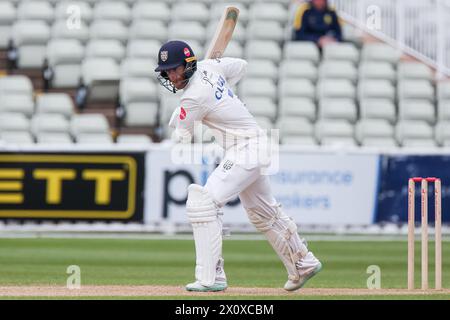 Birmingham, Großbritannien. April 2024. Durham’s Graham Clark streikt am 3. Tag der Vitality County Championship Division One am 14. April 2024 zwischen Warwickshire CCC und Durham CCC im Edgbaston Cricket Ground in Birmingham. Foto von Stuart Leggett. Nur redaktionelle Verwendung, Lizenz für kommerzielle Nutzung erforderlich. Keine Verwendung bei Wetten, Spielen oder Publikationen eines einzelnen Clubs/einer Liga/eines Spielers. Quelle: UK Sports Pics Ltd/Alamy Live News Stockfoto