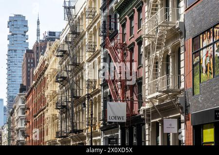 Gebäudefassaden an der Greene Street, SoHo Cast Iron Historic District, NYC Stockfoto