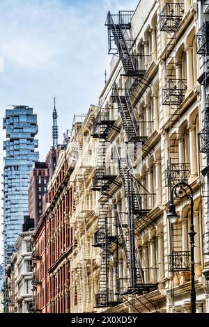 Gebäudefassaden an der Greene Street, SoHo Cast Iron Historic District, NYC Stockfoto