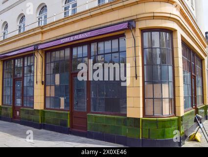 London, Großbritannien. April 2024. Außenansicht der Gastropub von York und Albany in der Nähe des Regent's Park, im Besitz von Gordon Ramsay, das von Hausbesetzern besetzt wurde. Das Gebäude wird derzeit für 13 Millionen Pfund verkauft. Quelle: Vuk Valcic/Alamy Live News Stockfoto