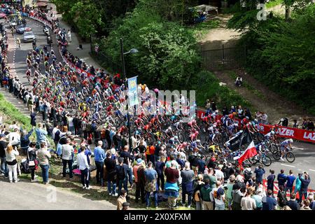 VALKENBURG – die führende Gruppe mit Mathieu van der Poel auf dem Cauberg beim Amstel Gold Race 2024 am 14. April 2024 in Valkenburg, Niederlande. Dieses eintägige Radrennen ist Teil der UCI WorldTour. ANP VINCENT JANNINK Stockfoto