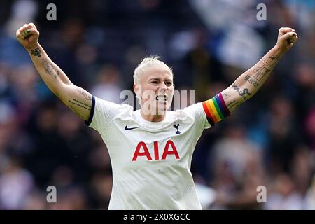 Tottenham Hotspur's Bethany England feiert nach dem Halbfinalspiel des Adobe Women's FA Cup im Tottenham Hotspur Stadium in London. Bilddatum: Sonntag, 14. April 2024. Stockfoto