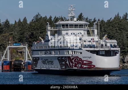 BC Ferries Salish Eagle erreicht Sturdies Harbour auf Galiano Island in British Columbia, Kanada. Stockfoto