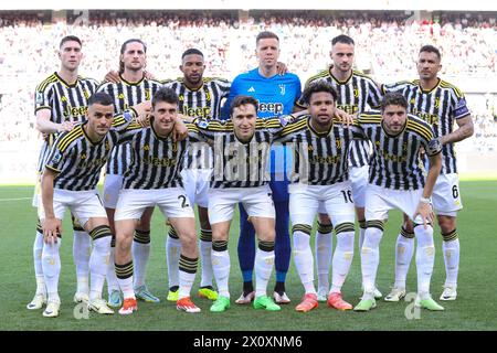 Turin, Italien. April 2024. Italien, Turin, 13 2024 AIRI: Startaufstellung von Juventus FC im Mittelfeld für Mannschaftsfotos während des Fußballspiels Torino FC vs Juventus FC, Serie A 2023-2024 Tag 32 im Olimpico Stadium.Turin FC vs Juventus FC, Lega Calcio Serie A Tim 2023/2024 Tag 32 im Olimpico Stadium Grande Torino (Kreditbild: © Fabrizio Andrea Bertani/Pacific Press Via ZUMA Press Wire) NUR REDAKTIONELLE VERWENDUNG! Nicht für kommerzielle ZWECKE! Stockfoto
