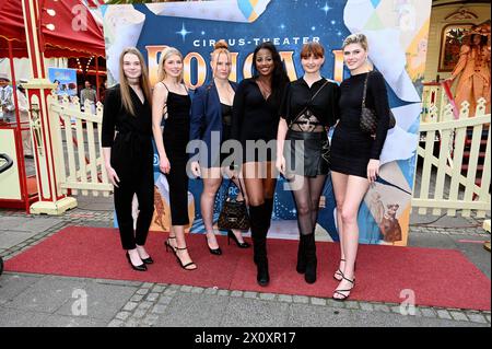 Die Kandidatinnen der TV Schow Germanys Next Topmodel - GNTM - kommen zur Premiere des Circus Roncalli ArtistArt *** die Kandidaten der TV-Show Germanys Next Topmodel GNTM kommen zur Premiere von Circus Roncalli ArtistArt Stockfoto