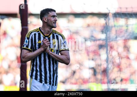 Turin, Italien. April 2024. Dusan Vlahovic vom Juventus FC reagiert während des Fußballspiels der Serie A 2023/24 zwischen Turin FC und Juventus FC im Stadio Olimpico Grande Torino. Endpunktzahl: Turin 0:0 Juventus. (Foto: Fabrizio Carabelli/SOPA Images/SIPA USA) Credit: SIPA USA/Alamy Live News Stockfoto