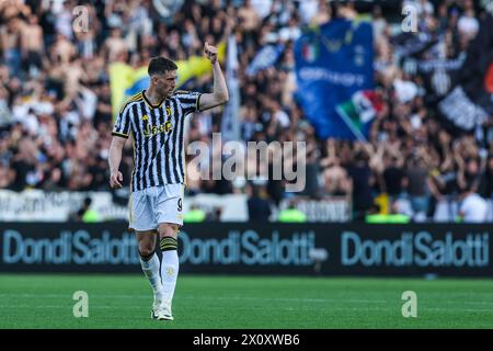 Turin, Italien. April 2024. Dusan Vlahovic vom Juventus FC Gesten während des Fußballspiels der Serie A 2023/24 zwischen Torino FC und Juventus FC im Stadio Olimpico Grande Torino. Endpunktzahl: Turin 0:0 Juventus. (Foto: Fabrizio Carabelli/SOPA Images/SIPA USA) Credit: SIPA USA/Alamy Live News Stockfoto
