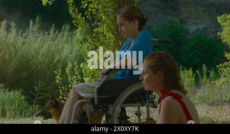 ADRIANA OZORES und MARIA VAZQUEZ in LOS Pequeños AMORES (2024), Regie: CELIA RICO. Quelle: Arcadia Motion Pictures/Viracocha Films/Nudeln Production/RTVE/TV3/Album Stockfoto