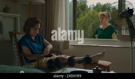 ADRIANA OZORES und MARIA VAZQUEZ in LOS Pequeños AMORES (2024), Regie: CELIA RICO. Quelle: Arcadia Motion Pictures/Viracocha Films/Nudeln Production/RTVE/TV3/Album Stockfoto