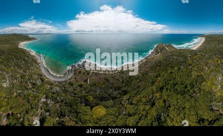 Panoramablick auf das einzigartige Ökosystem der noosa everglades - schöner kurviger noosa River und üppige, grüne Feuchtgebiete im Südosten von queensland, australien Stockfoto