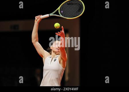 14. April 2024, Stuttgart, Baden-WÃ¼rttemberg, Deutschland: Aliaksandra Sasnowitsch diente während der 47er. Porsche Tennis Grand Prix Stuttgart – WTA500 (Bild: © Mathias Schulz/ZUMA Press Wire) NUR REDAKTIONELLE VERWENDUNG! Nicht für kommerzielle ZWECKE! Stockfoto