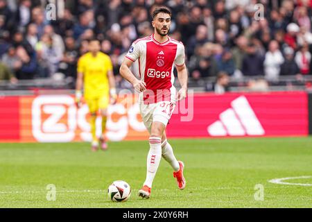 Amsterdam, Niederlande. April 2024. AMSTERDAM, NIEDERLANDE - 14. APRIL: Josip Sutalo vom AFC Ajax dribbelt während des niederländischen Eredivisie-Spiels zwischen AFC Ajax und FC Twente in der Johan Cruijff Arena am 14. April 2024 in Amsterdam. (Foto von Andre Weening/Orange Pictures) Credit: Orange Pics BV/Alamy Live News Stockfoto