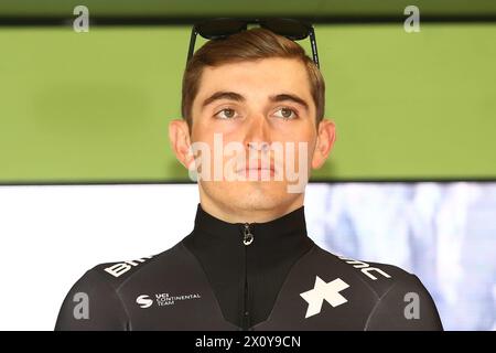 © Pierre Teyssot/MAXPPP ; TOUR DES ALPES 2024 - UCI Radrennen Tour der Alpen. Neumarkt - Egna, Italien am 14. April 2024. Präsentation der Teams vor dem Start morgen aus Egna endet das Rennen am Freitag, den 19. April nach einer Etappe auch in Österreich in Schwaz. Mathys Rondel (FRA) TUD © Pierre Teyssot/Maxppp Credit: MAXPPP/Alamy Live News Stockfoto
