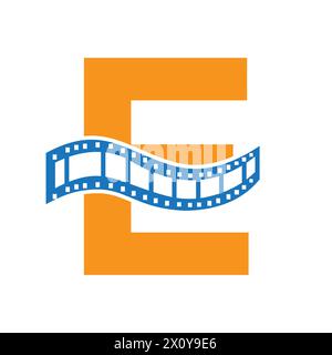 Buchstabe E mit Folienrollensymbol. Streifen Sie das Filmlogo für das Filmzeichen und das Unterhaltungskonzept Stock Vektor