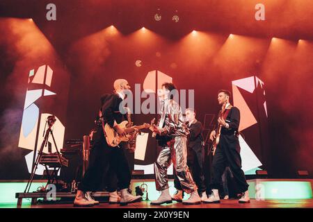 Rom, Italien. April 2024. Der Sänger und Songwriter Filippo Uttinacci, besser bekannt als Fulminacci, tritt auf der Bühne im Palazzo dello Sport in Rom auf. (Foto: Valeria Magri/SOPA Images/SIPA USA) Credit: SIPA USA/Alamy Live News Stockfoto