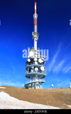Sendeturm auf dem Gipfel des Rigi. Schweizer Alpen, Schweiz, Europa. Stockfoto