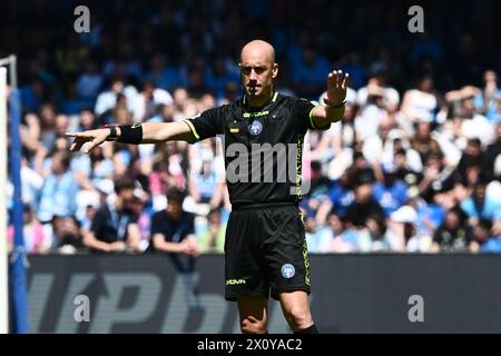 Neapel, Italien. April 2024. Schiedsrichter Michael Fabbri beim Spiel der Serie A TIM zwischen dem SSC Napoli und Frosinone Calcio im Diego Armando Maradona Stadium in Neapel, Italien am 14. April 2024. Quelle: Nicola Ianuale/Alamy Live News Stockfoto