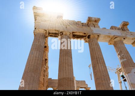 Parthenon, der emblematischste antike Tempel in Athen, Griechenland, ein Symbol für Kultur und Demokratie auf der ganzen Welt. Stockfoto