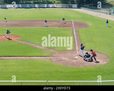 Lokales Derby-Baseballspiel in Montefiascone zwischen Montefiascone und Viterbo. Provinz Viterbo, Region Latium, Italien. April 2024 Stockfoto