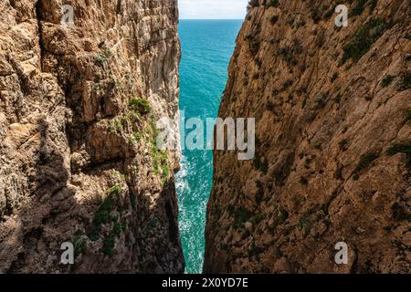 Das wunderschöne Montagna Spaccata Heiligtum in Gaeta, Provinz Latina, Latium, Italien. Stockfoto