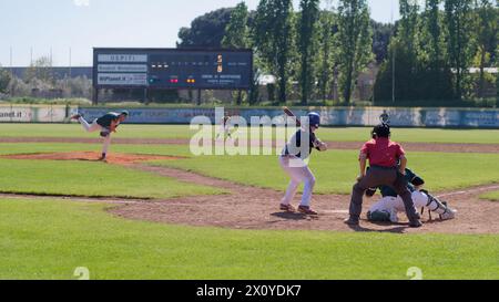 Lokales Derby-Baseballspiel in Montefiascone zwischen Montefiascone und Viterbo. Provinz Viterbo, Region Latium, Italien. April 2024 Stockfoto