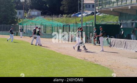 Lokales Derby-Baseballspiel in Montefiascone zwischen Montefiascone und Viterbo. Provinz Viterbo, Region Latium, Italien. April 2024 Stockfoto