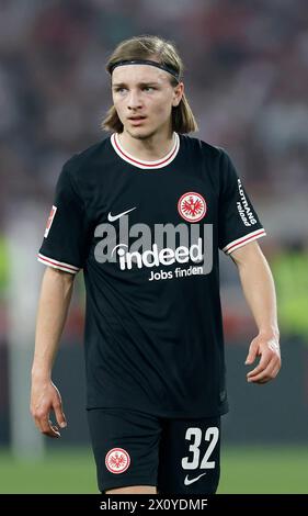 Stuttgart, Deutschland April 2024. Marko Mladenovic (Eintracht Frankfurt, 32). 13.04.2024, Fussball, Bundesliga, VfB Stuttgart - Eintracht Frankfurt, GER, Stuttgart, MHPArena, Credit: HMB Media/Heiko Becker/Alamy Live News DFL-VORSCHRIFTEN VERBIETEN DIE VERWENDUNG VON FOTOGRAFIEN ALS BILDSEQUENZEN UND/ODER QUASI-VIDEO. Quelle: Heiko Becker/Alamy Live News Stockfoto