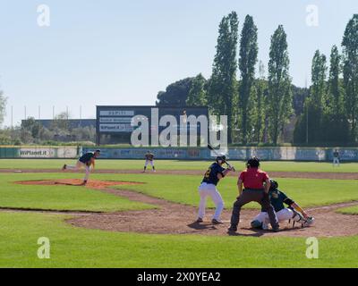 Lokales Derby-Baseballspiel in Montefiascone zwischen Montefiascone und Viterbo. Provinz Viterbo, Region Latium, Italien. April 2024 Stockfoto