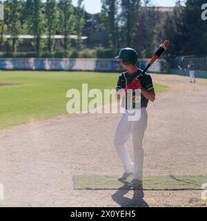 Lokales Derby-Baseballspiel in Montefiascone zwischen Montefiascone und Viterbo. Provinz Viterbo, Region Latium, Italien. April 2024 Stockfoto