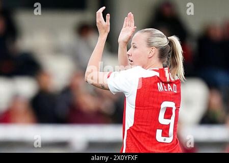 Beth Mead von Arsenal feiert das Eröffnungstor des Spiels während des Spiels der Barclays Women's Super League im Mangata Pay UK Stadium in Borehamwood. Bilddatum: Sonntag, 14. April 2024. Stockfoto