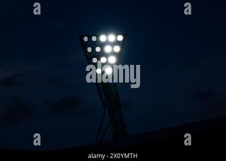 Brentford, Großbritannien. April 2024. Brentford, England, 3. April 2024: Stadion Light während des Premier League-Fußballspiels zwischen Brentford und Brighton & Hove Albion im Gtech Community Stadium in Brentford, England. (Daniela Porcelli/SPP) Credit: SPP Sport Press Photo. /Alamy Live News Stockfoto