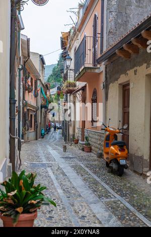 Via Annunziata im alten Fischerdorf Chianalea di Scilla, Kalabrien, Italien Stockfoto