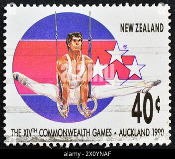 Gestempelte Briefmarke von Neuseeland, die Gymnastik, Commonwealth Games, Auckland 1990, um 1989 zeigt. Stockfoto