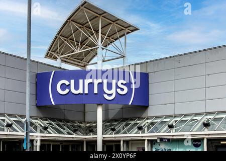 Curry's , Blanchardstown, Dublin, Irland. Currys, ein Elektrohändler, der weiße Waren, Unterhaltungselektronik, Computer und Mobiltelefone verkauft. Stockfoto