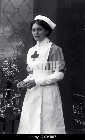 Violet Constance Jessop (1887–1971) irisch-argentinische Seefahrer Stewardess und Krankenschwester Anfang des 20. Jahrhunderts, Überlebende des Untergangs der RMS Titanic im Jahr 1912 und ihres Schwesterschiffs HMHS Britannic im Jahr 1916 Stockfoto