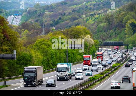 Autobahn A1 bei Wetter, Anschlussstelle Volmarstein, Blick nach Nordosten, hinten links die Anschlussstelle Hagen-West NRW, Deutschland, Autobahn A1 *** Autobahn A1 bei Wetter, Anschlussstelle Volmarstein, Blick nach Nordosten, hinten links die Anschlussstelle Hagen West NRW, Deutschland, Autobahn A1 Stockfoto