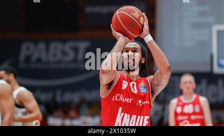 Würzburg, Deutschland. April 2024. Otis Livingston II (Würzburg Baskets, 0), Freiwurf, konzentrierte GER, Würzburg, 14.04.2024, Basketball, BBL, Würzburg Baskets - FC Bayern München Basketball, Credit: HMB Media/Heiko Becker/Alamy Live News Credit: Heiko Becker/Alamy Live News Stockfoto