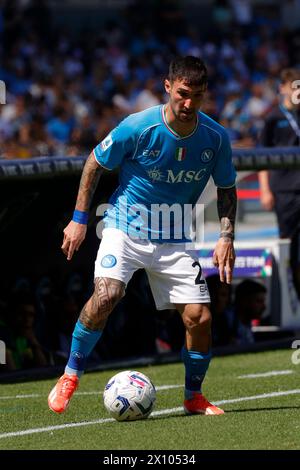 Neapel, Kampanien, Italien. April 2024. Matteo Politano aus Neapel kontrolliert den Ball während des Fußballspiels der Serie A SSC Napoli gegen Frosinone Calcio FC Stadio Maradona am 14. April 2024 in Neapel. (Kreditbild: © Ciro de Luca/ZUMA Press Wire) NUR REDAKTIONELLE VERWENDUNG! Nicht für kommerzielle ZWECKE! Quelle: ZUMA Press, Inc./Alamy Live News Stockfoto