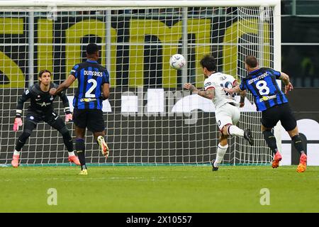 Mailand, Italien. April 2024. Cagliaris Viola während des Fußballspiels der Serie A zwischen Inter und Cagliari im San Siro-Stadion in Norditalien - Sonntag, den 14. April 2024. Sport - Fußball . (Foto: Spada/LaPresse) Credit: LaPresse/Alamy Live News Stockfoto