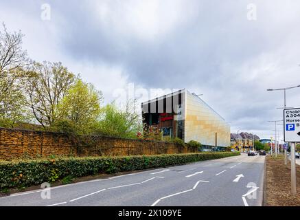 The Lightbox, eine moderne lokale Kunstgalerie, Kulturzentrum und Ausstellungsraum im Stadtzentrum von Woking, einer Stadt in Surrey, England Stockfoto